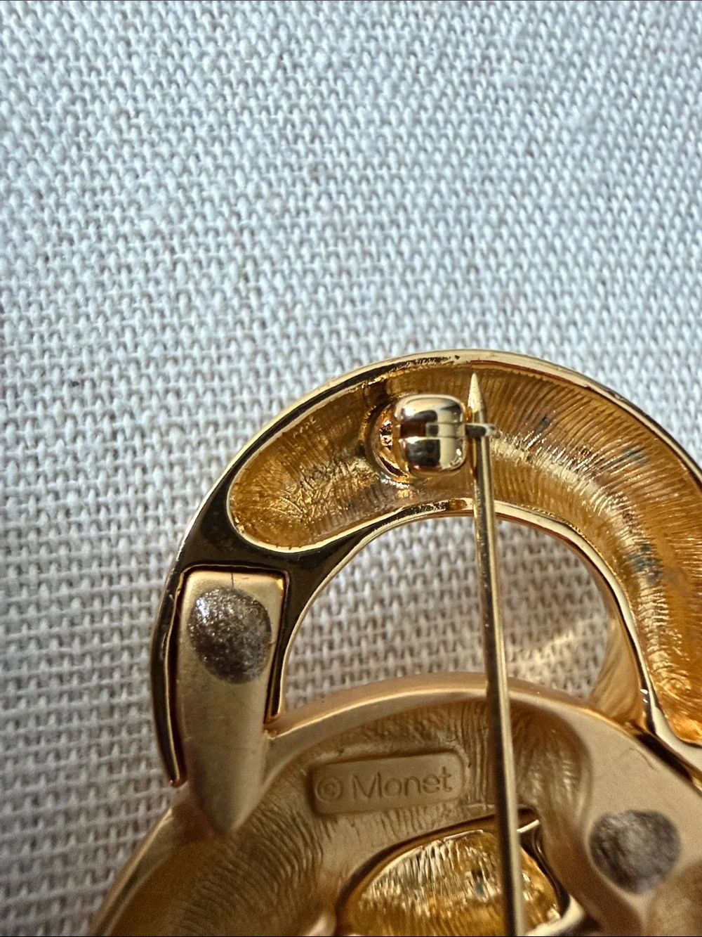 Monet Signed Vintage Double Circle Matte & Shiny Gold Plated Brooch. 1980’s.